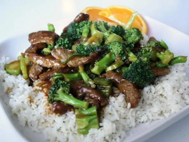 Nem oksekød med broccoli og ingefær