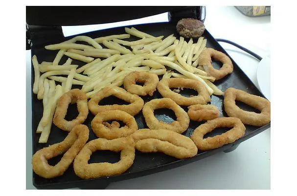 Rester af pommes frites-salat