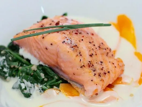 Laks confit med citrongræs sauce