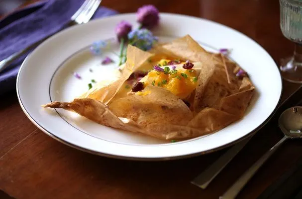 Laks En Papillote med mango og appelsinsuprêmes