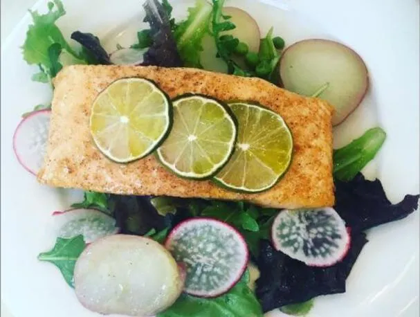 Laksefileter med babygrønt