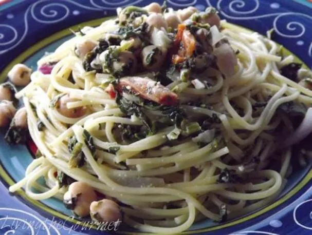 Spaghetti med kikærter og fetaost
