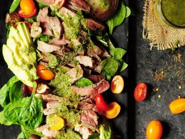 Steaksalat med chimichurrisauce