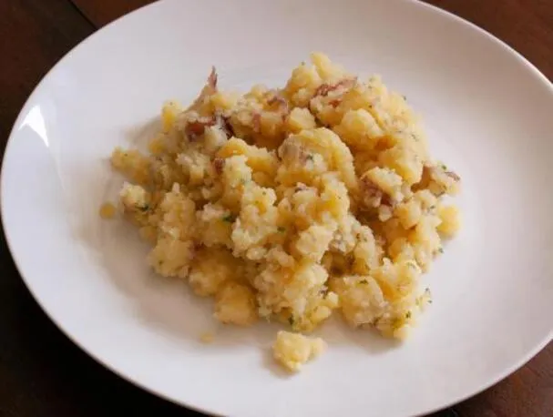 Varme kartofler med koriander og lime