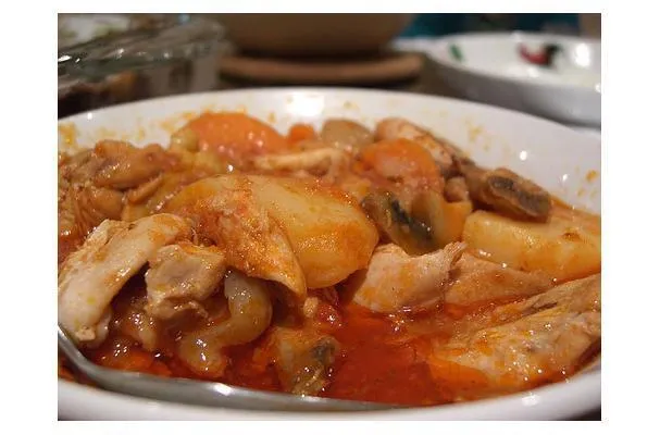 Kylling og peanutsovs